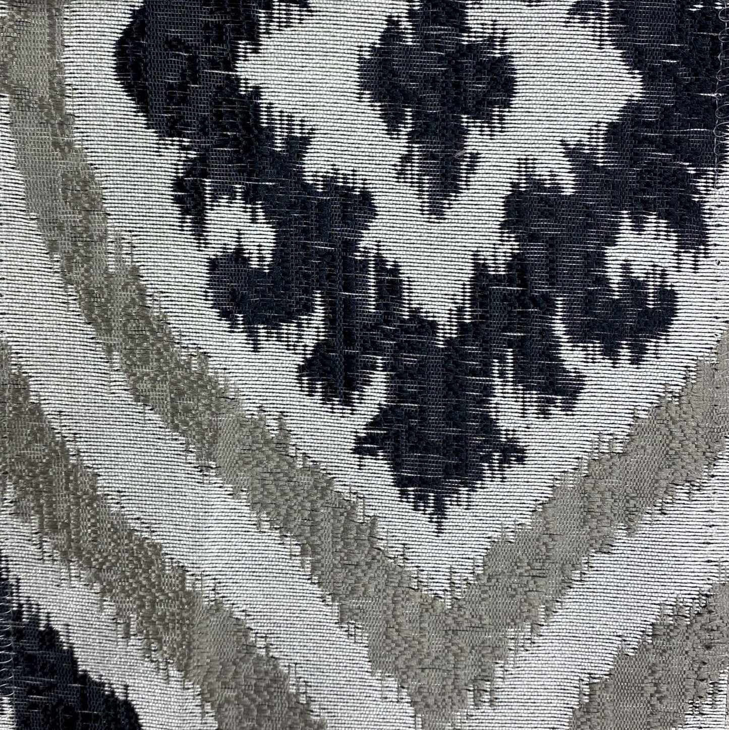 Fabric - Oxnard - 100% Polyester - Repeats V: 10-6/8" H: 7" - Width: 54"