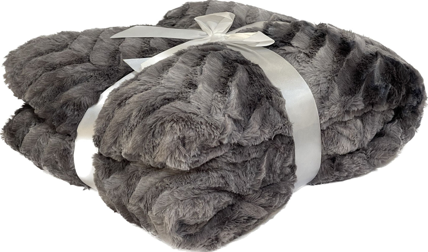 Highgrove - Throw Blanket - Polyester - Front: Faux fur  Back: Serpa - Yuma Ash 60"x50" Cuddly