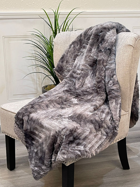 Highgrove - Throw Blanket - Polyester - Front: Faux fur  Back: Serpa - Yuma Ash 60"x50" Cuddly